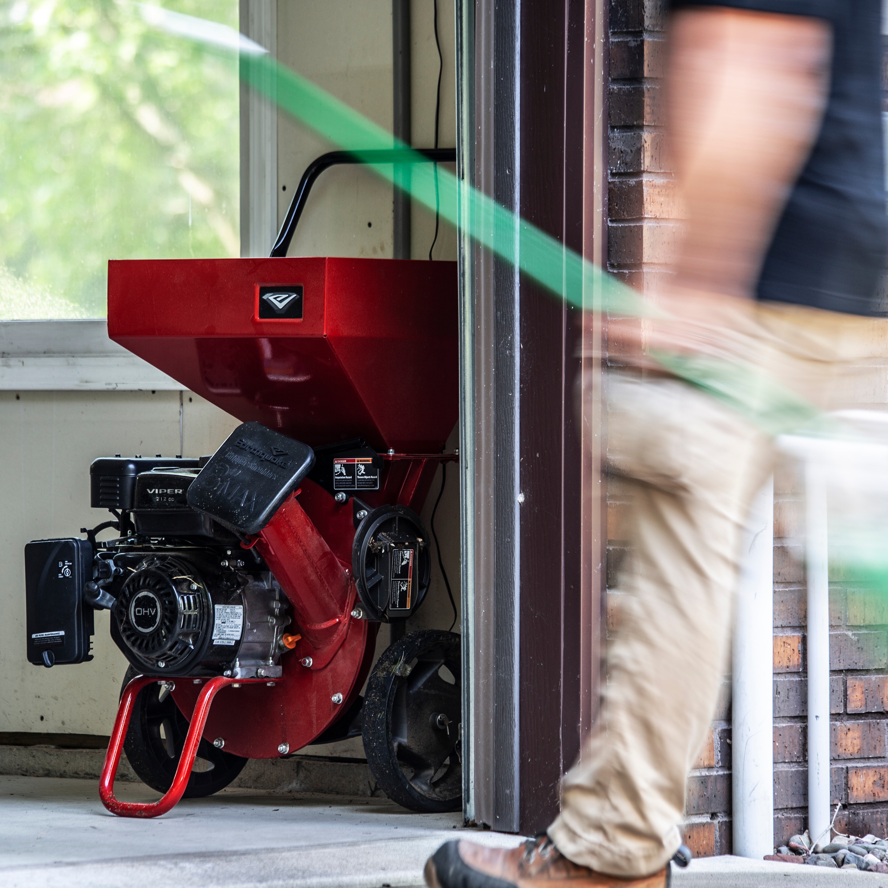 Earthquake Chipper Shredder 301 Viper Gas Wood Chipper, 3-in