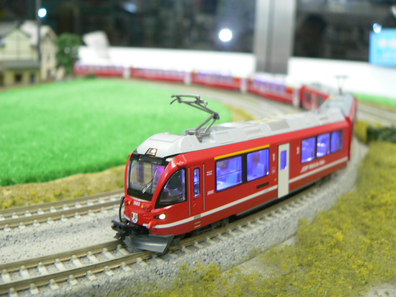 カトーのスイス型Nゲージ、レーティッシュ鉄道ABe8／12アレグラ