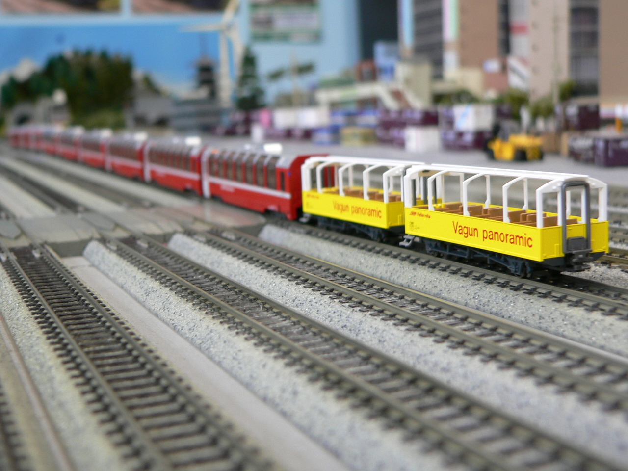 カトーのスイス型、レーティッシュ鉄道のベルニナ急行に室内灯を