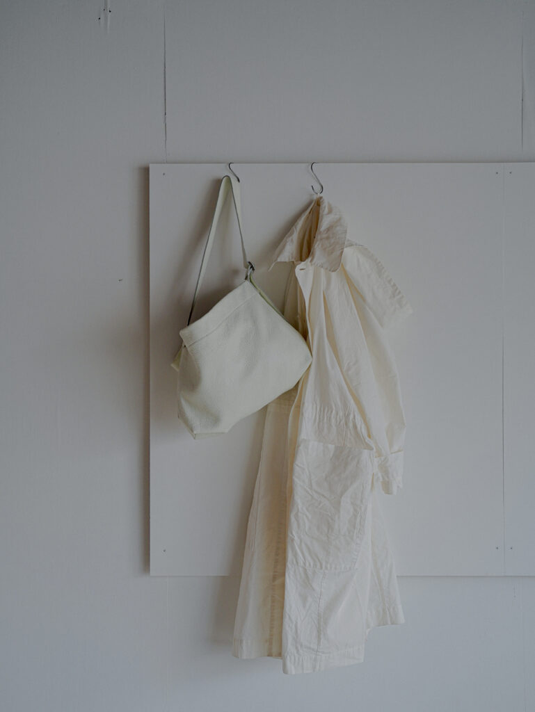 WIDE SHOULDER BAG | MOLVAR official web site