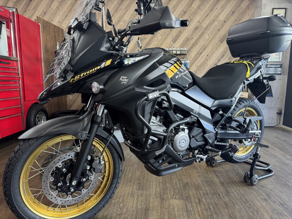 SUZUKI V-STROM650XT MICHELIN ANAKEE ADVENTUREにタイヤ交換 | MOTO