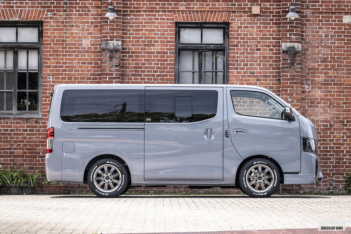 ローダウンすると、フェンダーとタイヤが近づきスタイリッシュに！ E26