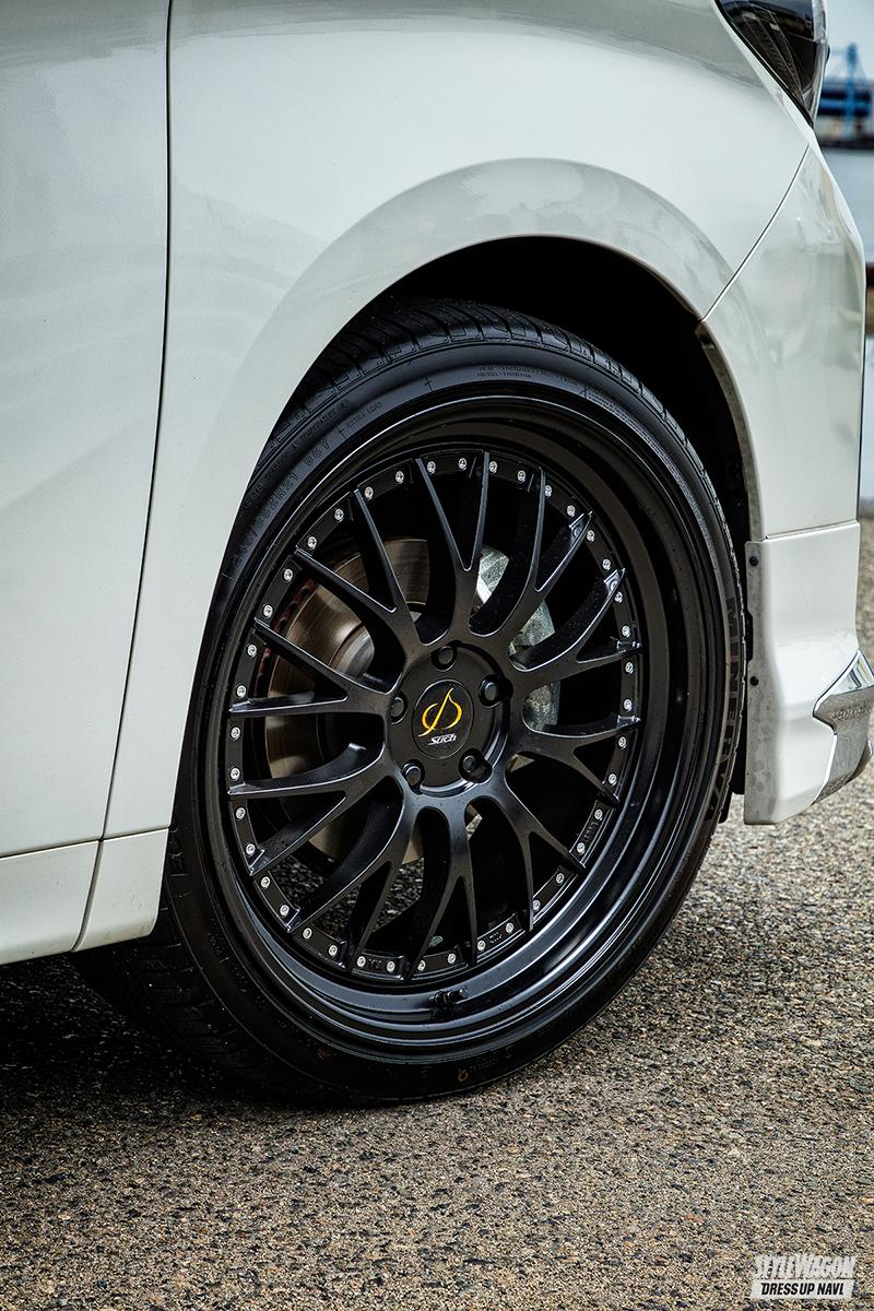 ディープな段付きリムは21インチで52mm超え!! シュティッヒ最新