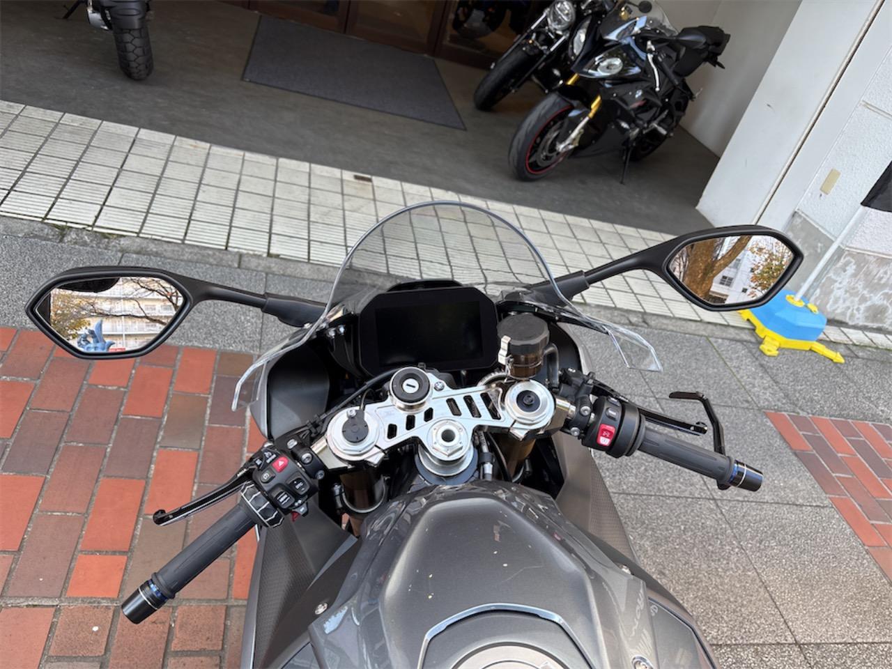 BMW S1000RR AELLAパーツ仕様 トップブリッジ