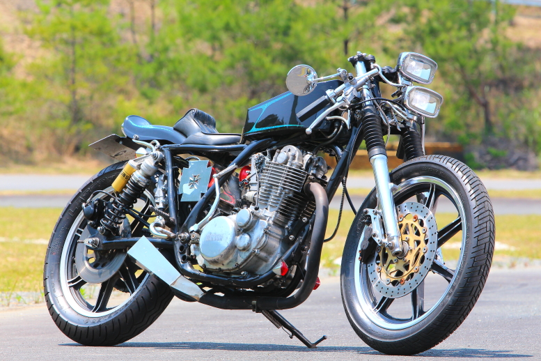 2%ER特集】2%ER／YAMAHA SR400／No.206【ビルダー原点のマシン