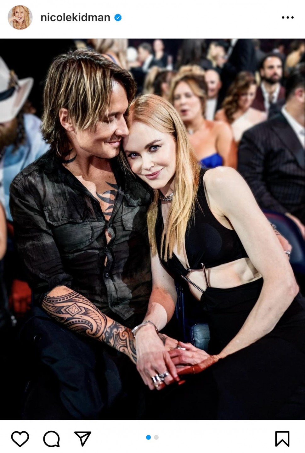 ニコール・キッドマン、腹筋あらわなカットアウトドレス！夫キース