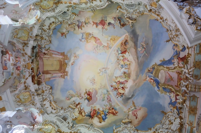 世界遺産の「ヴィース教会」 年間100万人を魅了するドイツ・ロココの