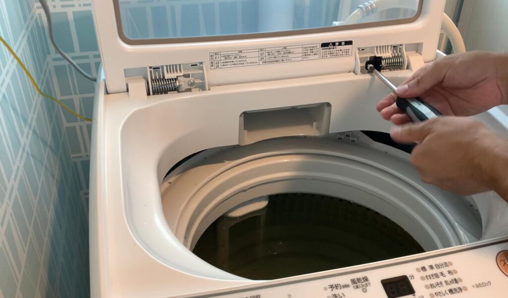 洗濯機の蓋を分解する方法AQUA-AQW-P7M | 森のやまちゃんお掃除ブログ