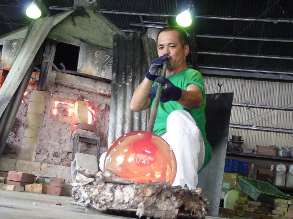 ガラス職人 - 【公式】森のガラス館｜沖縄 琉球ガラス制作体験