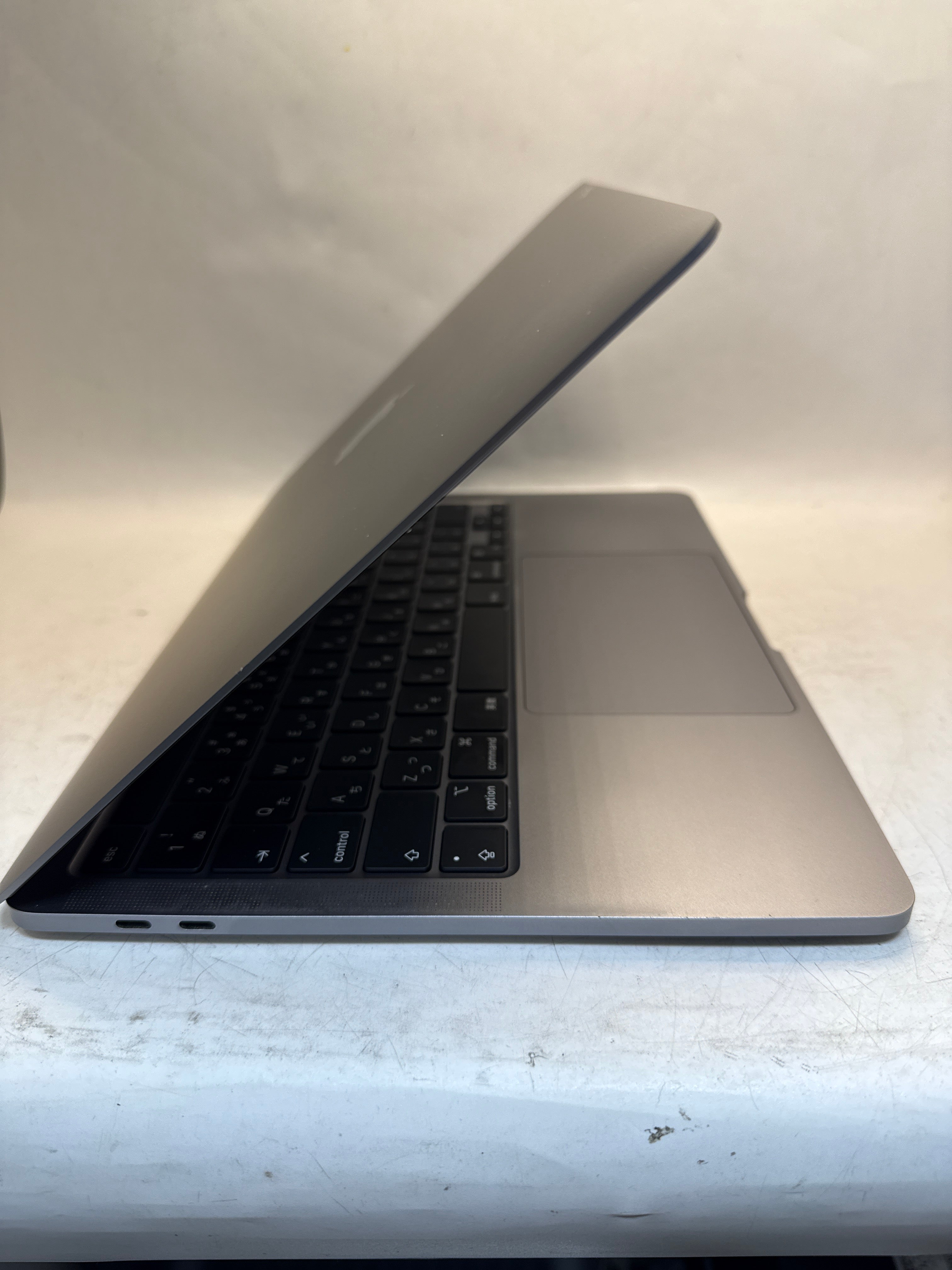 MacBook Pro 2020 M1 8/256 13インチ – ML COMPUTERS