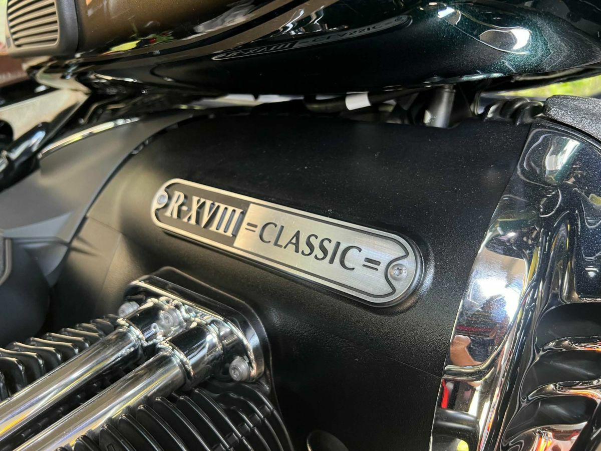 BMW R18 エンジンプレート 各種 2枚セット KERTS | バイクカスタム