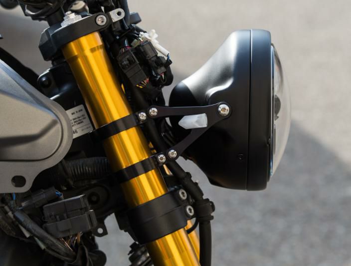 MT-09/FZ-09/XSR900 アルミ ヘッドライトステー ブラック MOTODEMIC
