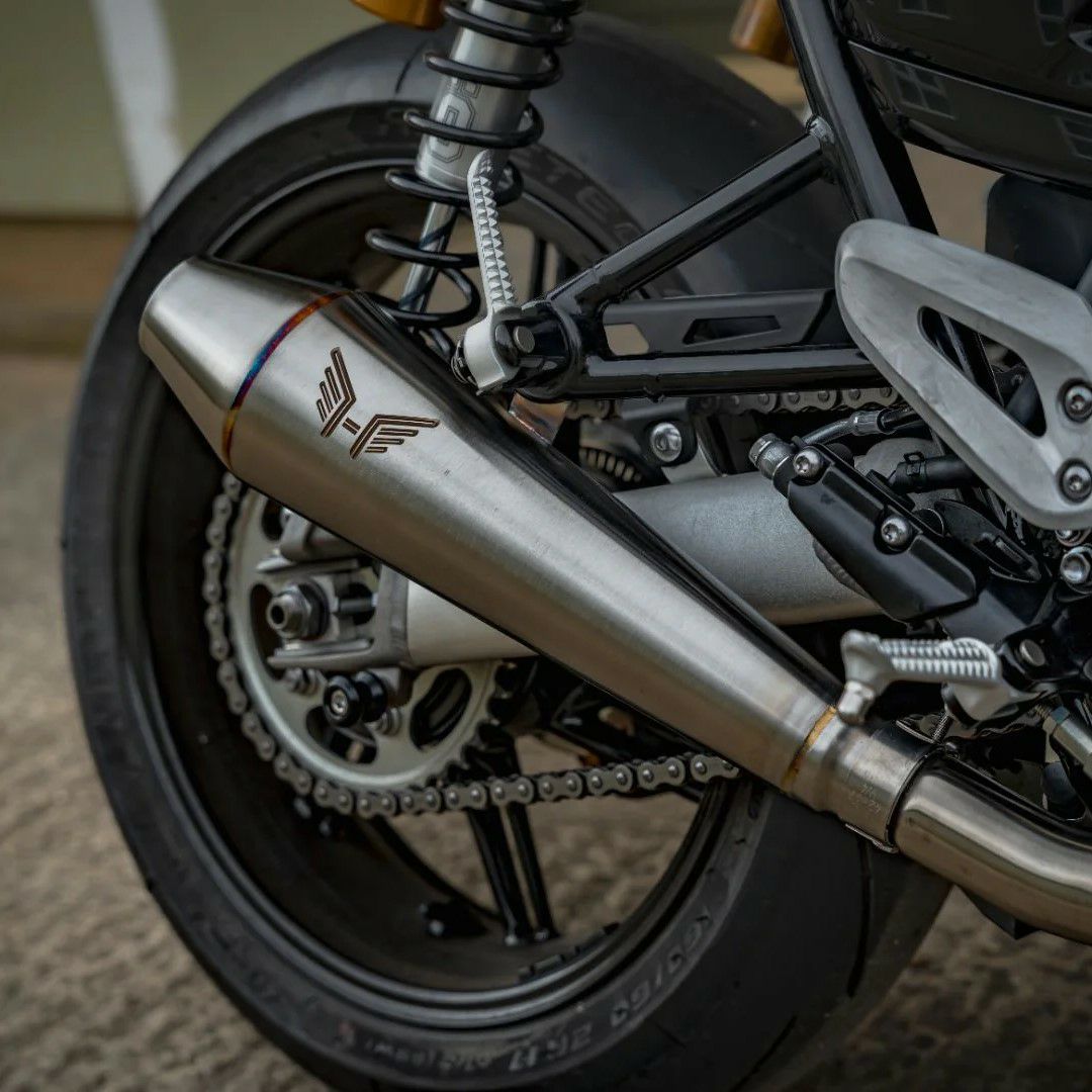 トライアンフ スピードツイン1200/RS 25- リバースコーンスリップオン