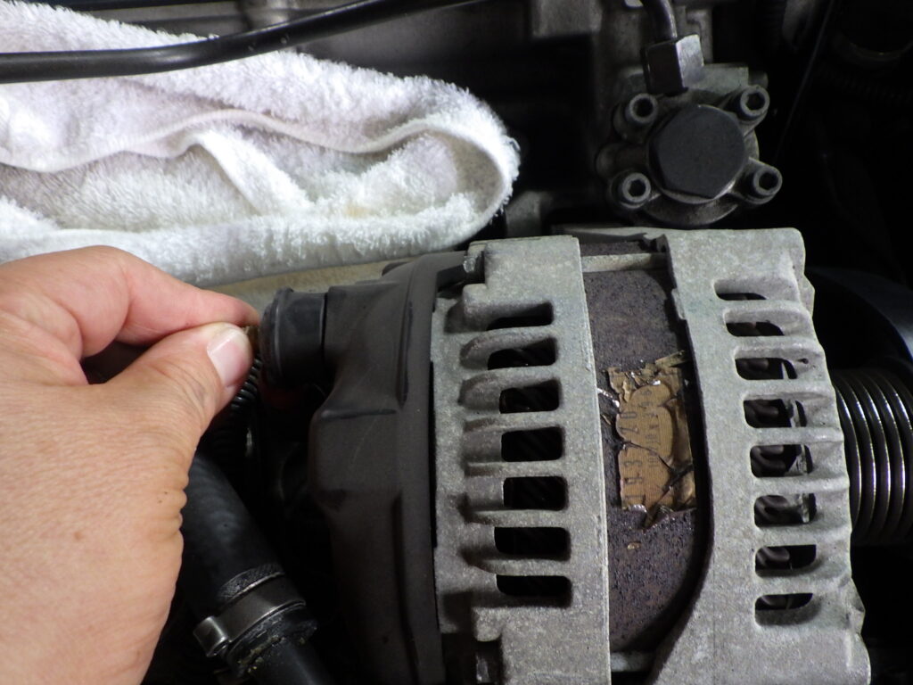 マセラティのオルタネーター交換 | 輸入車の丁寧な修理ならMPI