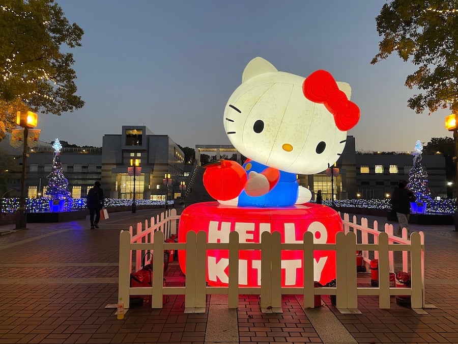 多摩】キティちゃんも光る♪多摩センターのイルミネーション｜多摩