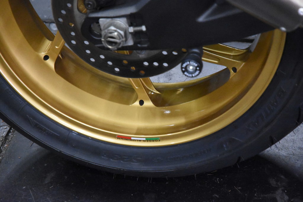 ZX-10R タイヤ＆ホイール 交換 - MAINTENANCE SHOP QUARTER