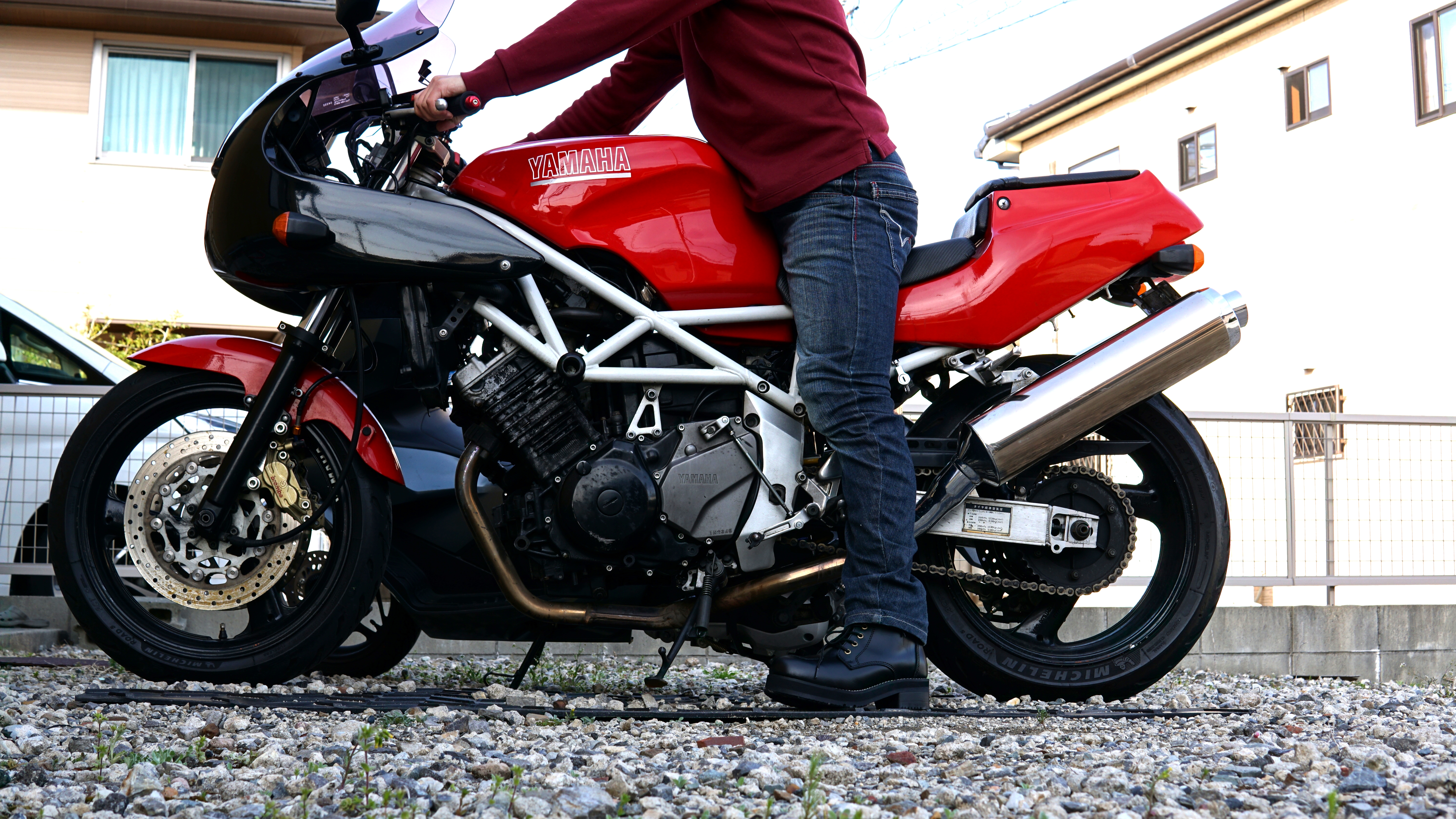 WILDWINGのライディングブーツ「厚底スワロー」は、短足ライダーの