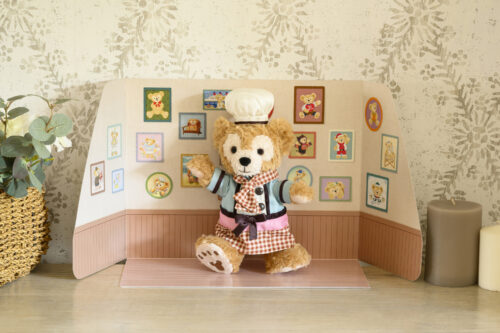 ダッフィーと20年間の思い出を紡ぐ 人気コスチューム復刻グッズが東京