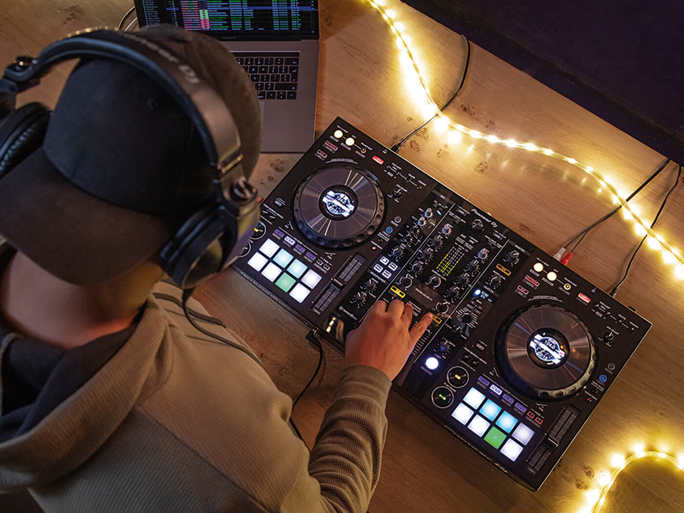 Pioneer DJ DDJ-800 Review