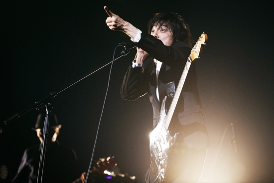 恒例となる今年の新春ライブは日本武道館！ デビュー30周年記念イヤー