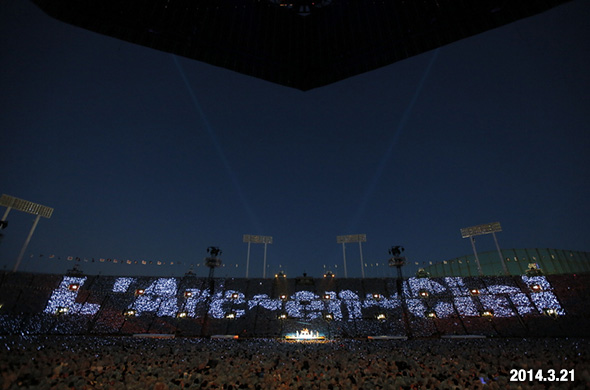 L'Arc?en?Ciel、客席が360°取り囲むステージで圧巻の 国立競技場ライブ