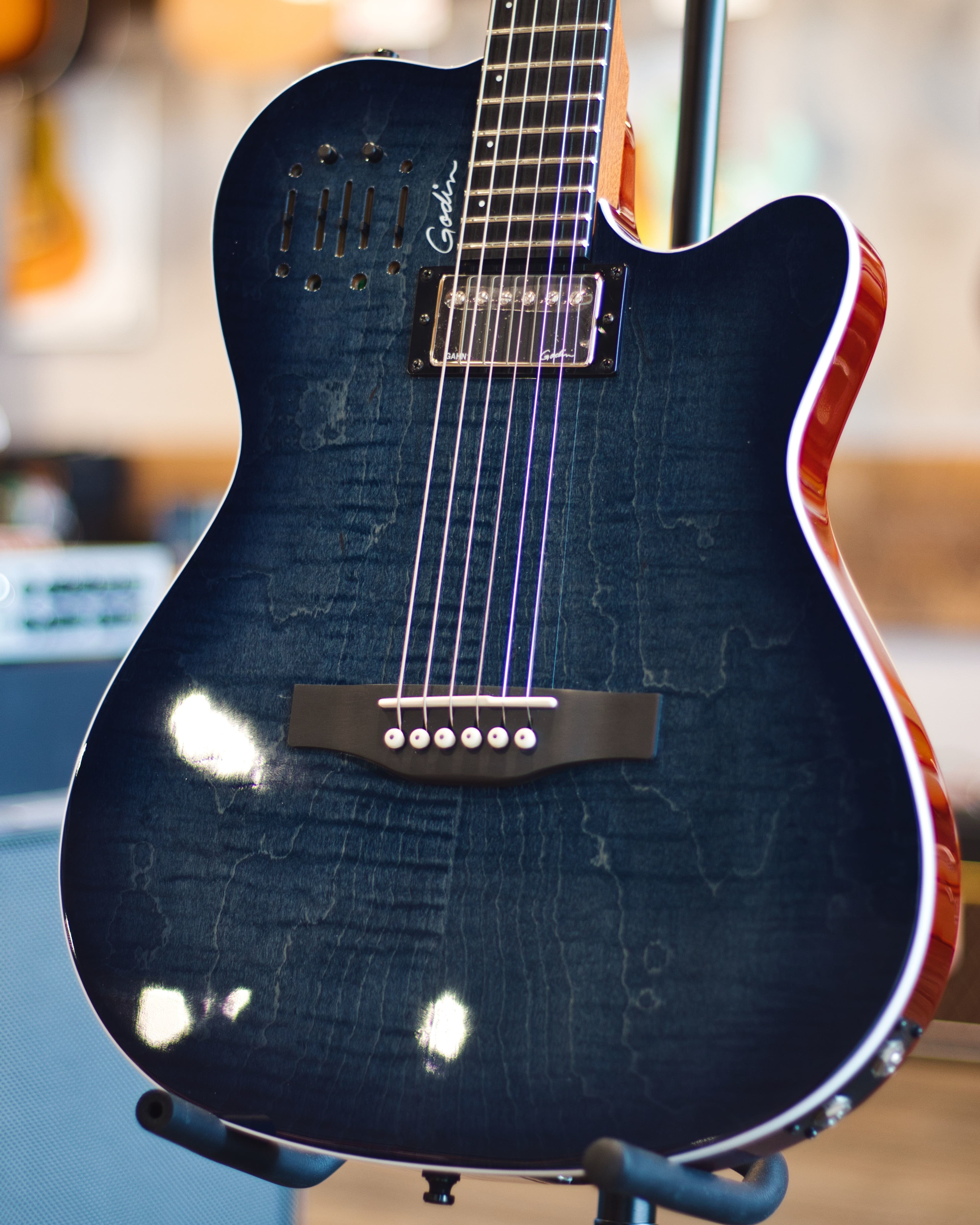 Godin A6 Ultra Series Electric and Acoustic Guitar Musique Dépôt