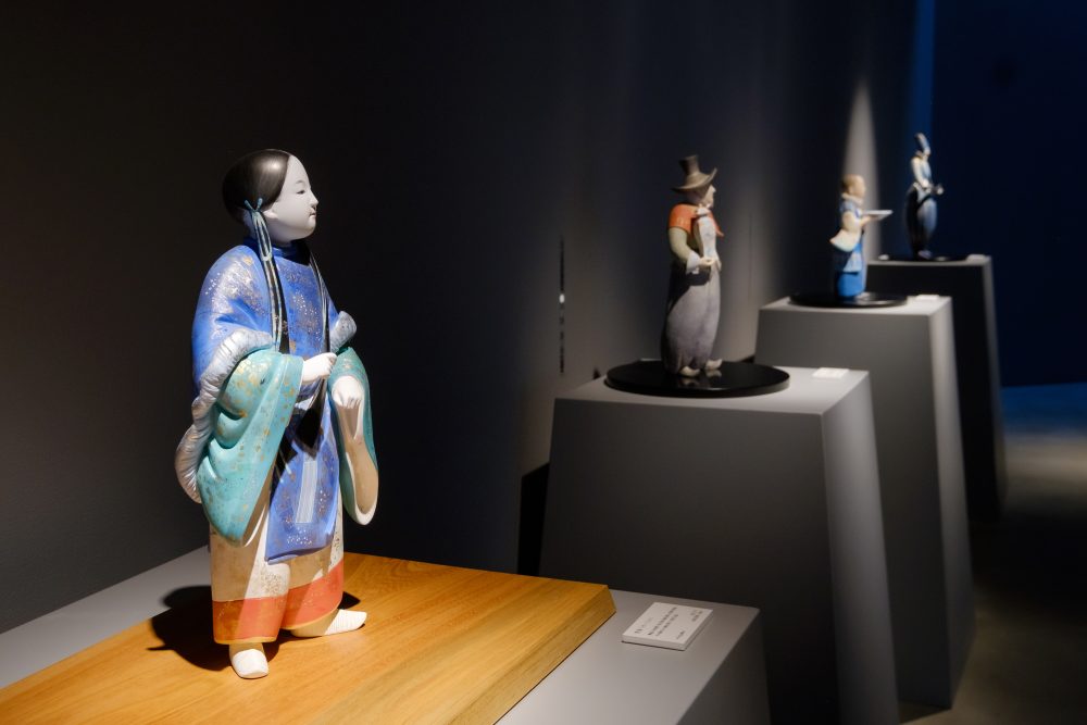中村信喬、中村弘峰。 博多が誇る二人の人形師の作品を展示する