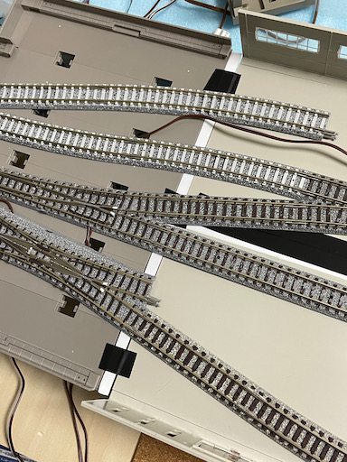 マルチ高架橋やカーブガーター橋も活用して高架橋部分を建設 - 遅咲き