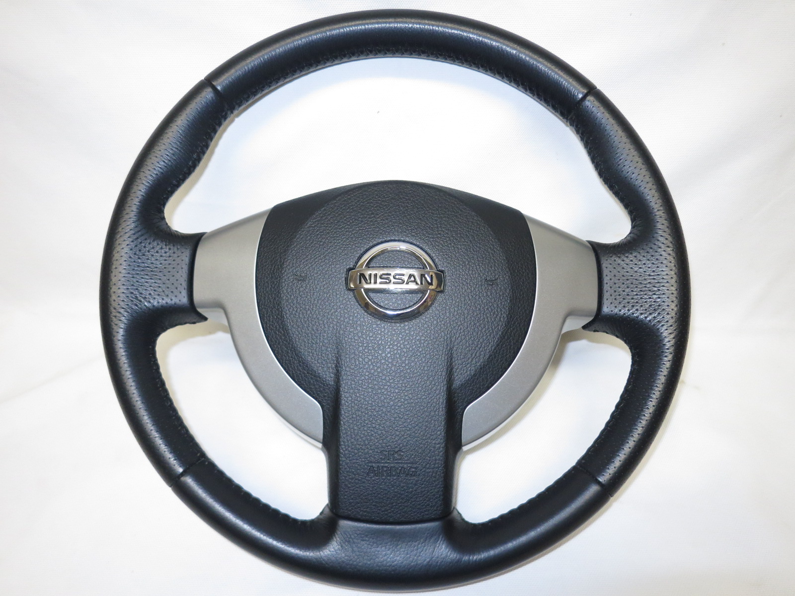 松下自動車（有限会社キシアンドサンズリミテッド） / エクストレイル