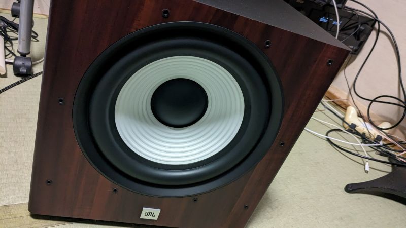 JBL STAGE A100P サブウーファーを一般家庭で使うのは近所迷惑？使用感
