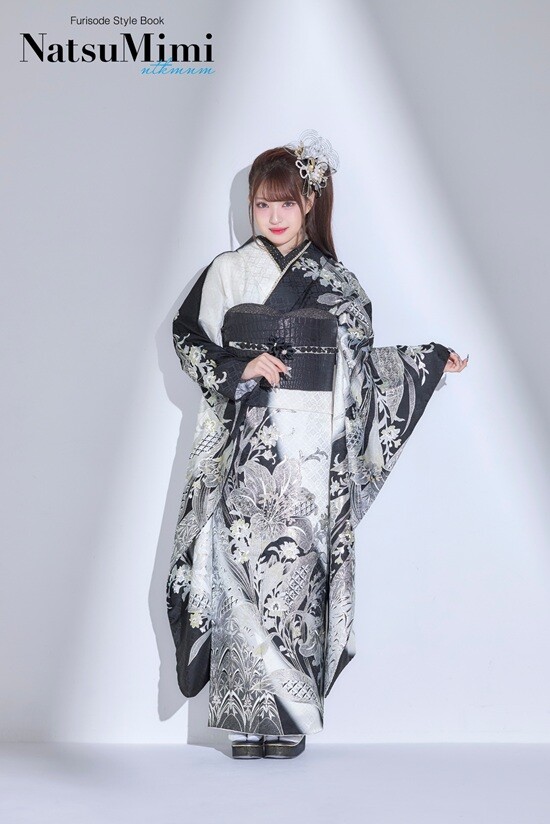 PLUMの振袖 /黒色/白色/クール/花柄/ 【NatsuMimi｜MINAMI（みなみ