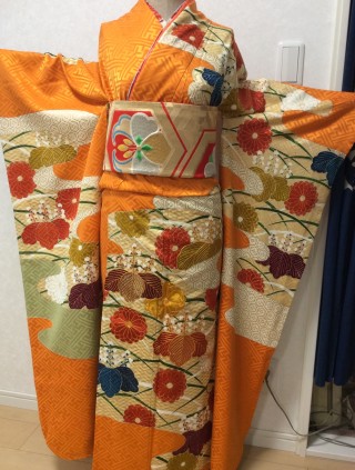 振袖 オレンジ他 青海沼 菊 紅葉 梅 金刺しゅう入り 振袖 オレンジ他