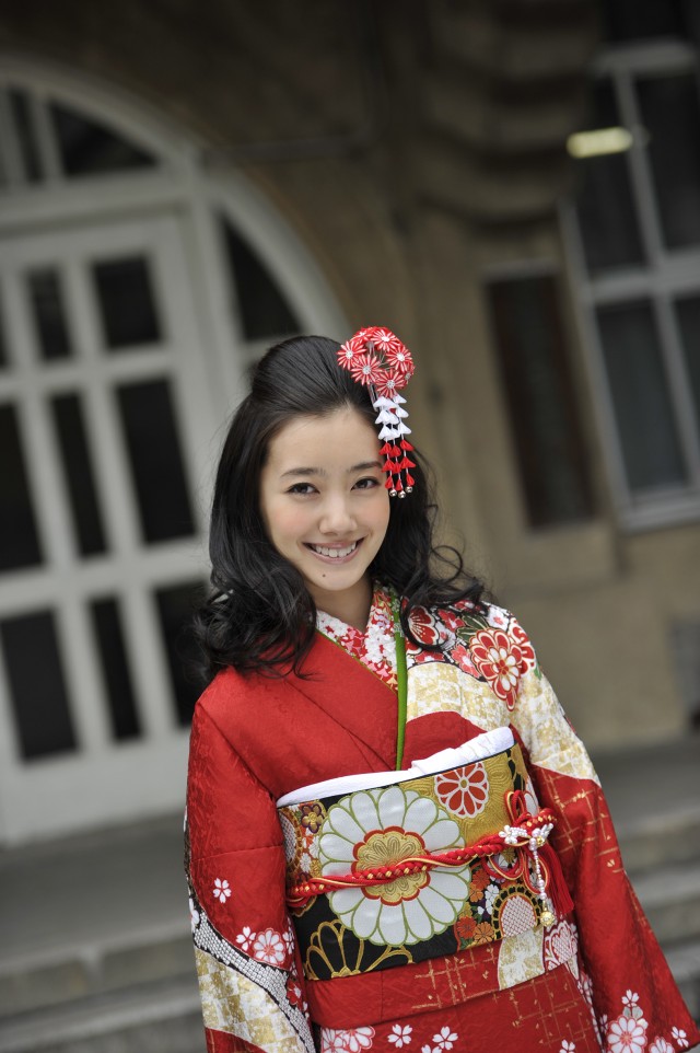 むらかねの振袖 /赤色/古典/花柄/ 金彩、銀彩、絞りに金駒刺繍伝統技法