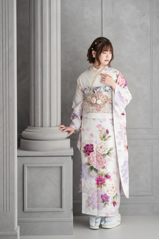 アンヘルハートの振袖 /白色/ピンク色/キュート/牡丹柄/ 花柄白ピンク