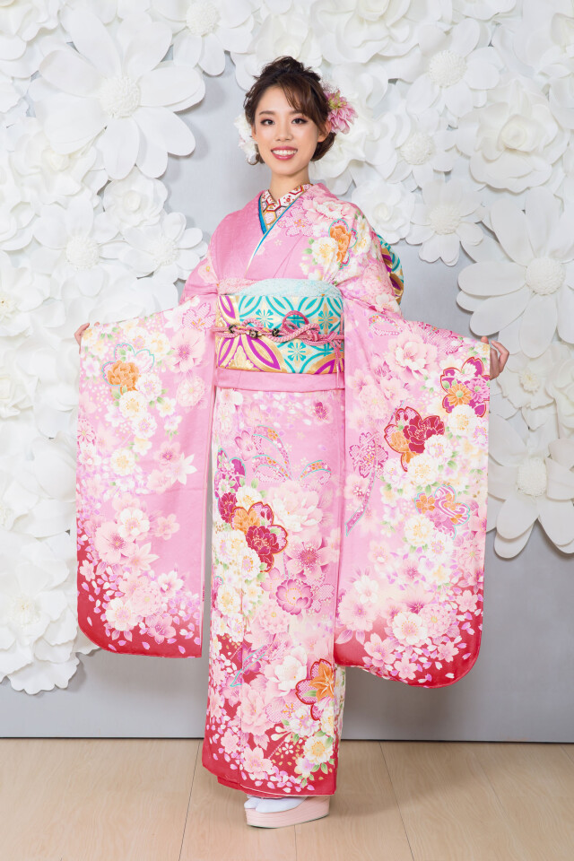 和とりえ 京都北山の振袖 /ピンク色/ピンク色/エレガント/花柄/ 薄桃地