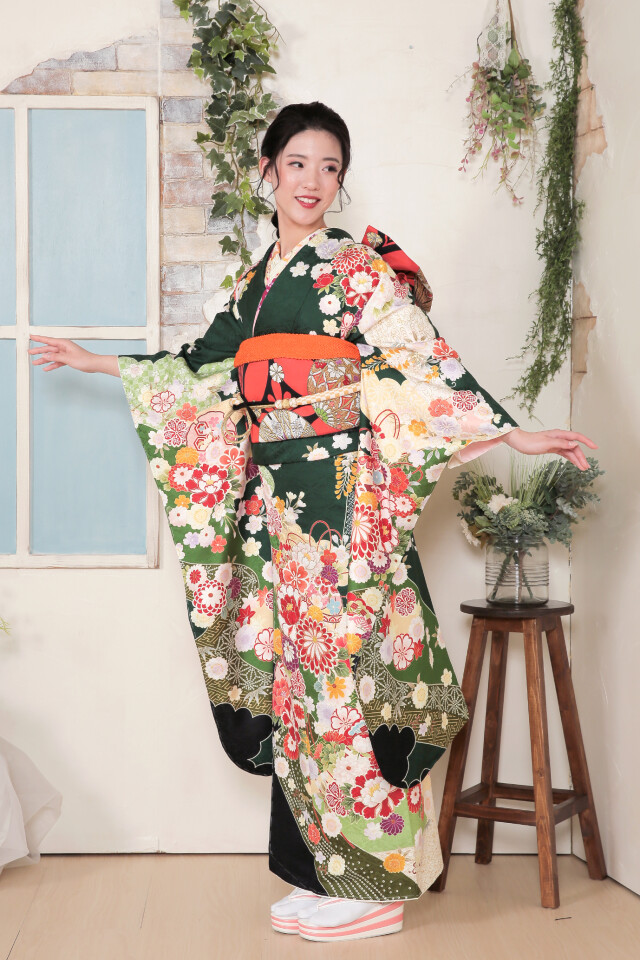 和とりえ 京都北山の振袖 /緑色/ベージュ色/古典/花柄/ モスグリーン