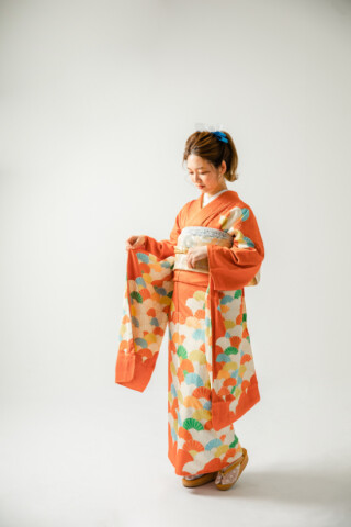 キモノコアラの振袖 /オレンジ色/オレンジ色/レトロ/扇面柄/ KOALA
