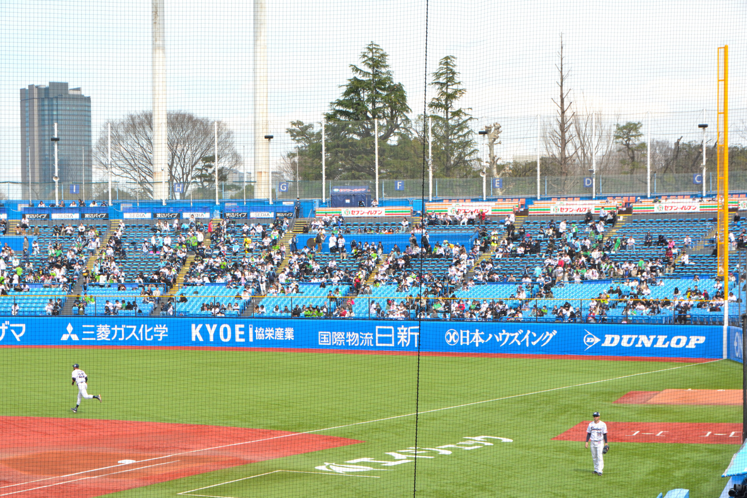 神宮球場の外野フェンスに広告掲載をスタートいたしました！ - N