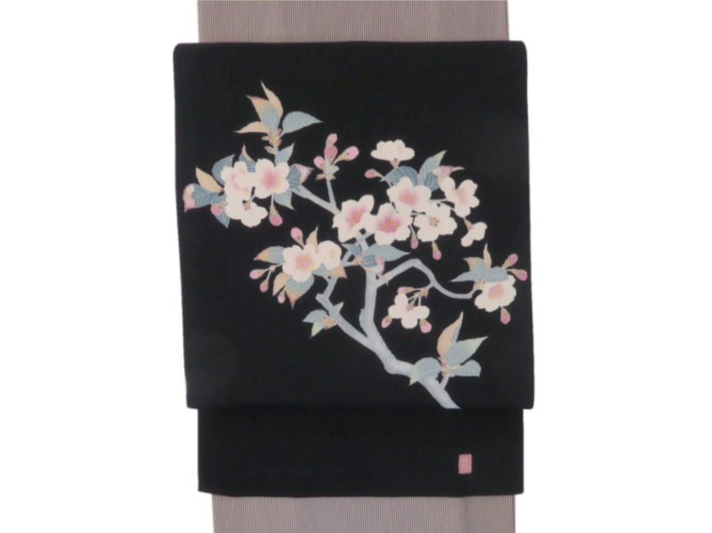 黒地に桜柄 縮緬名古屋帯 | たまるや七草着物店