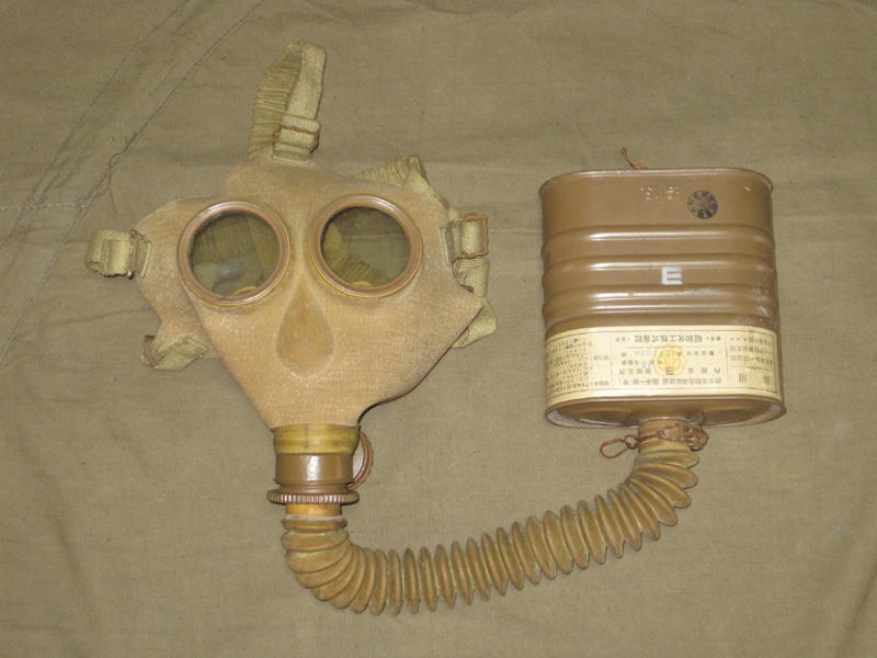 日本陸軍と同型の民間ガスマスク ～ 防空用防毒面・団用一号甲型 (実物