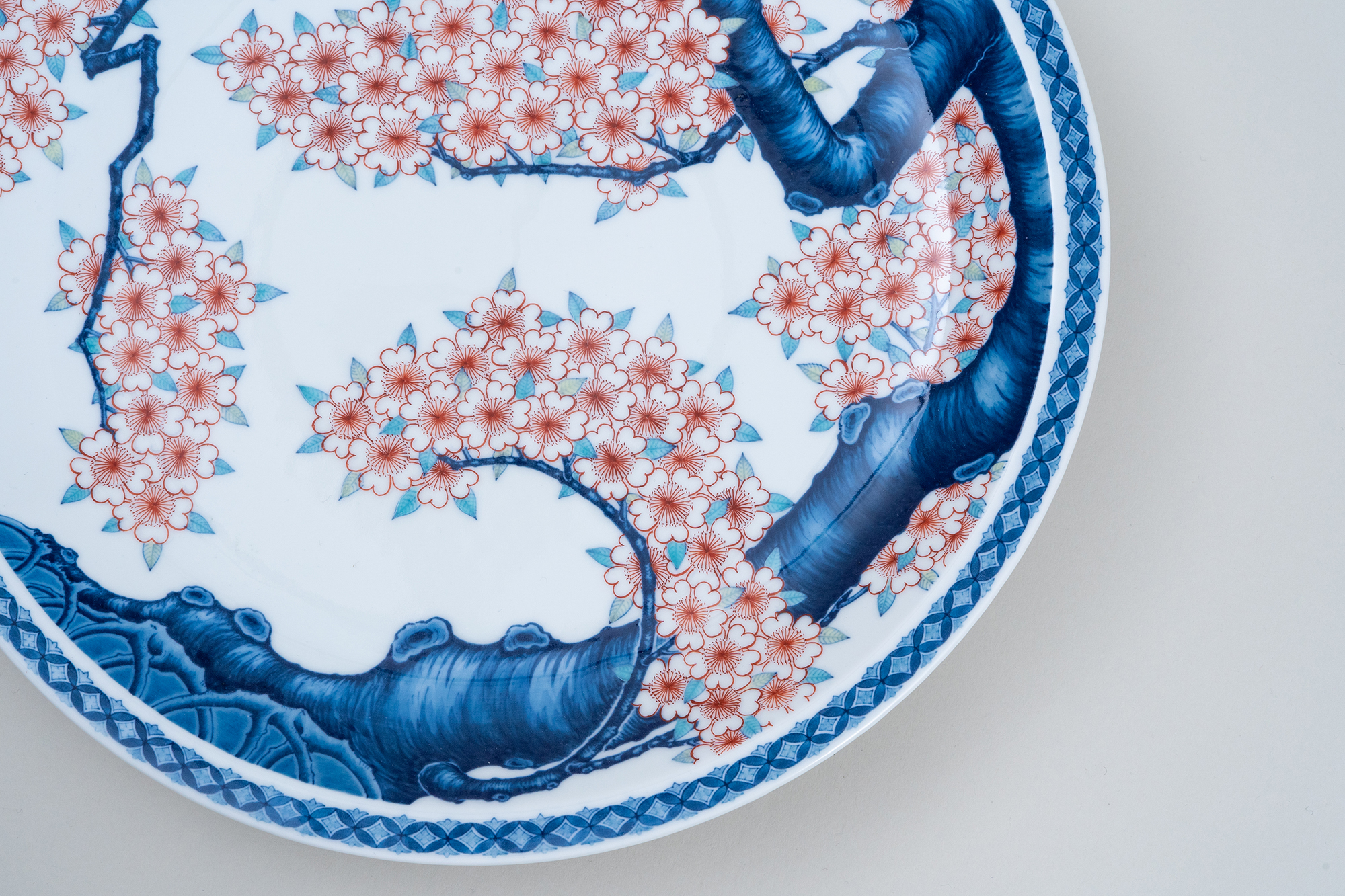 色鍋島桜樹文尺一寸皿 | 鍋島藩窯百撰