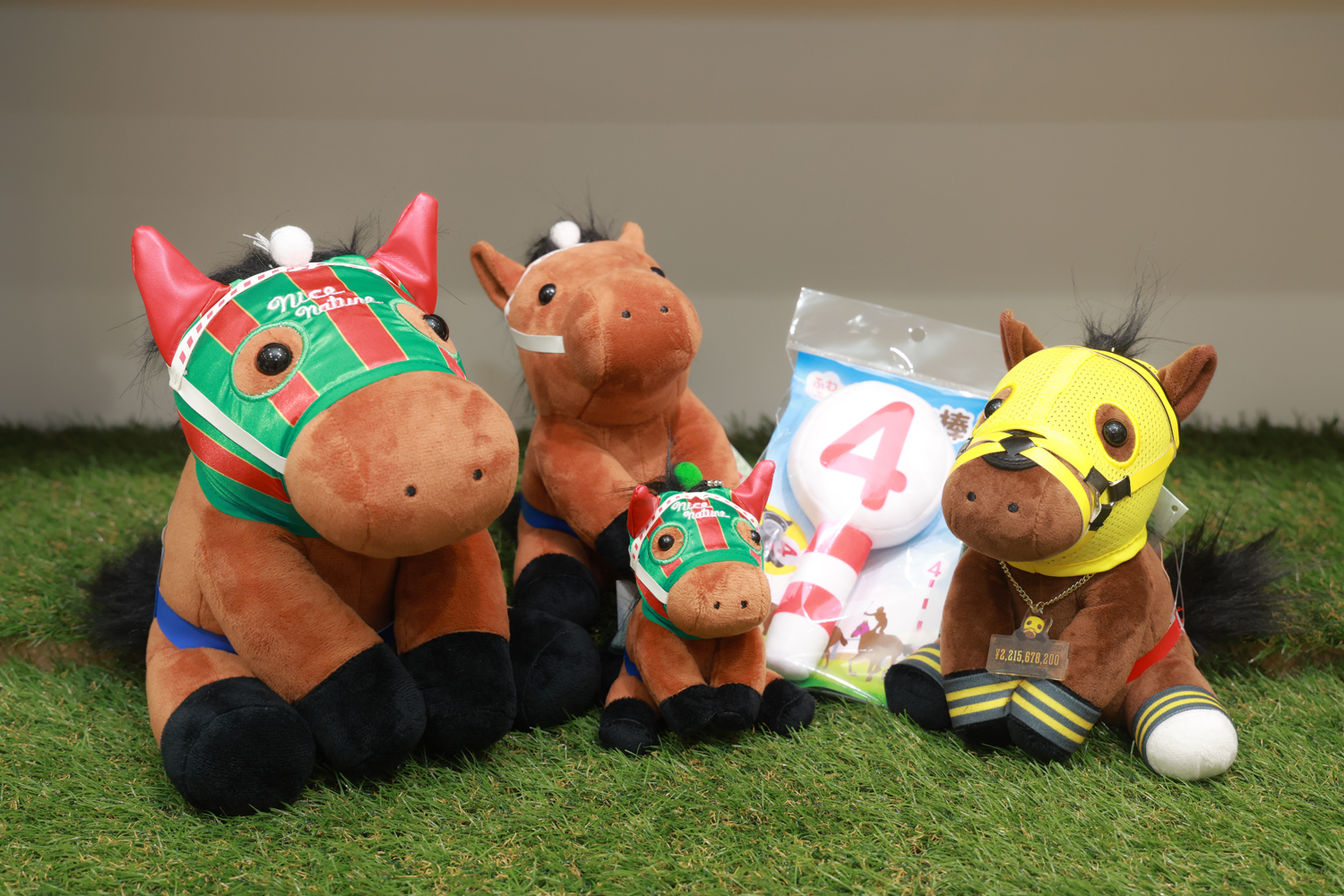 大人気のアイドルホースぬいぐるみシリーズに込められた競馬愛 | 中央