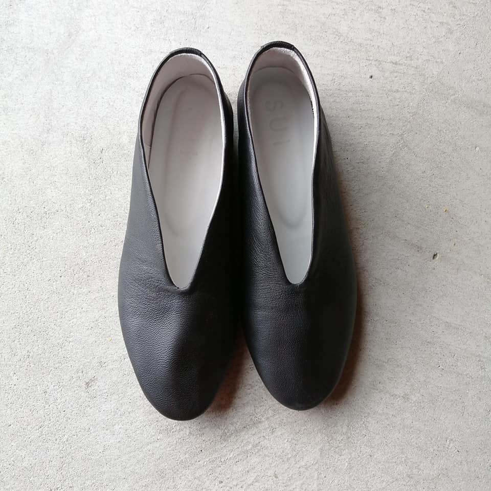 SUI V ballet shoes Black | nagaya.project