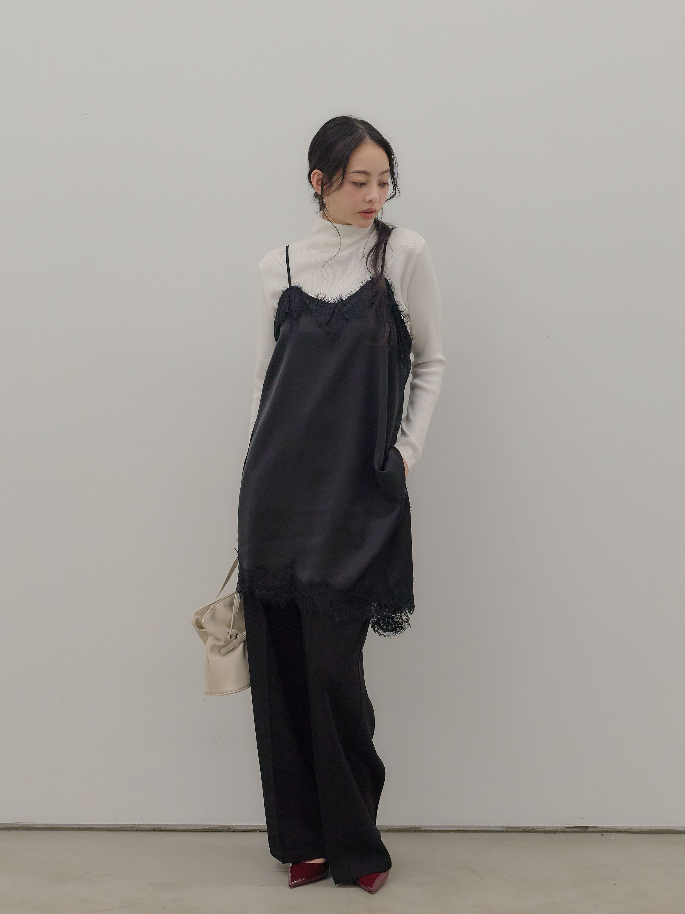 アシンメトリーサテンレースキャミソール – nairo