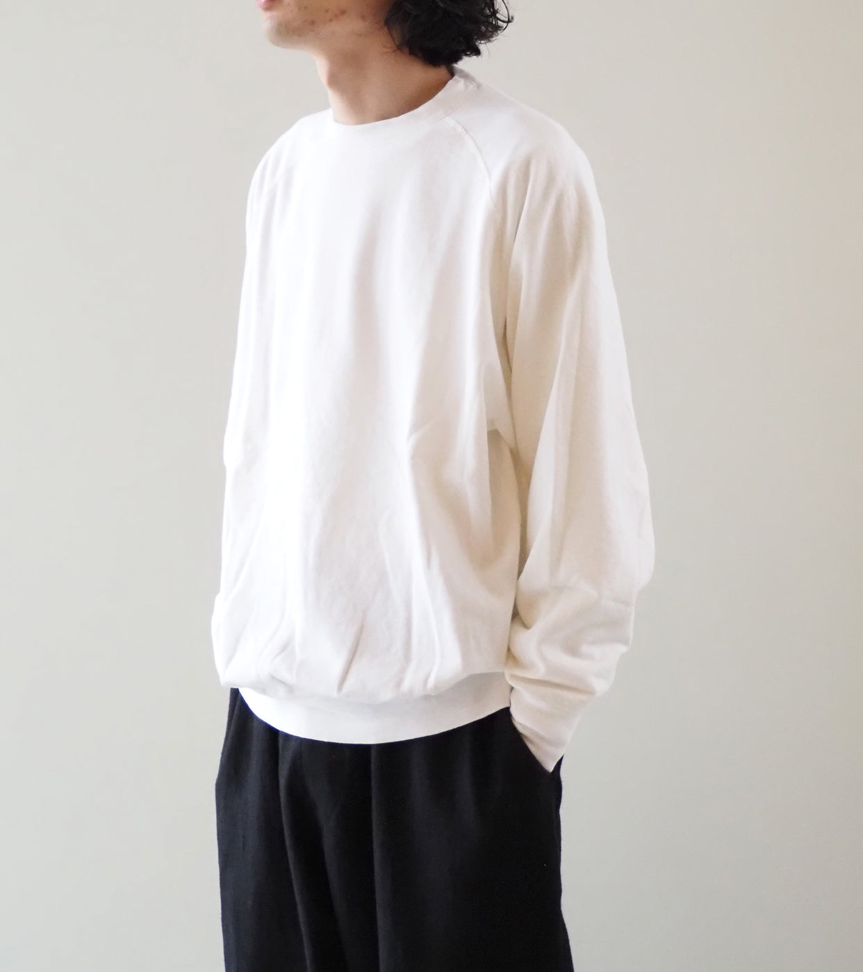 COMOLI LW コットン裏毛 クルーネック, White – Navyblue