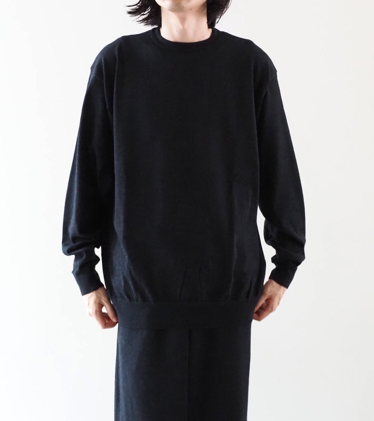 COMOLI ウール クルーネック ニット, Charcoal – Navyblue