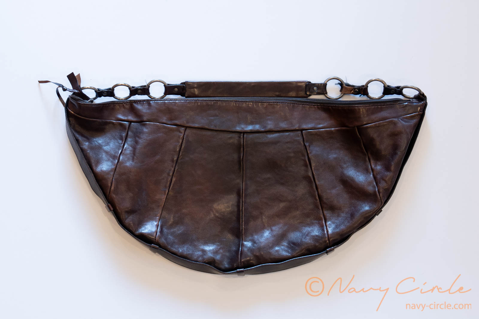 私の愛用品 (6) YSL rive gaucheの銘品鞄Mombasa | Navy Circle