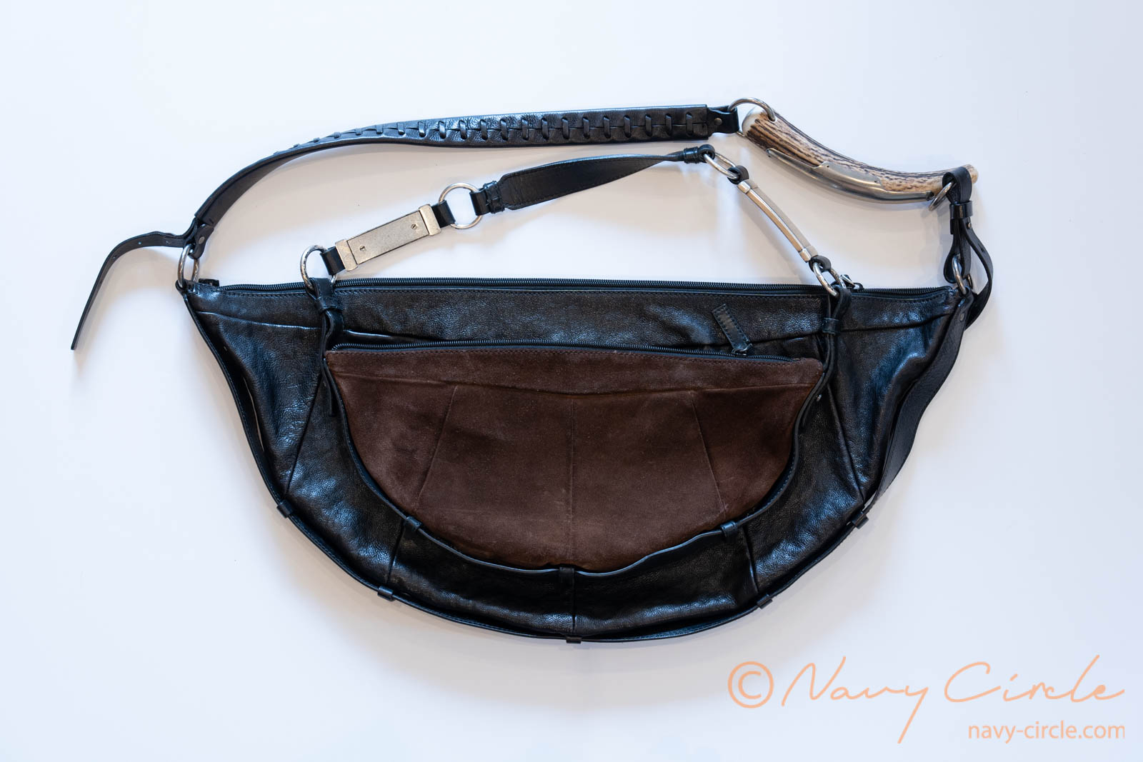 私の愛用品 (6) YSL rive gaucheの銘品鞄Mombasa | Navy Circle