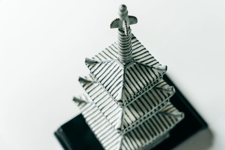 赤膚焼窯元 尾西楽斎】薬師寺東塔基壇土 薬師寺東塔置物｜【ならわし