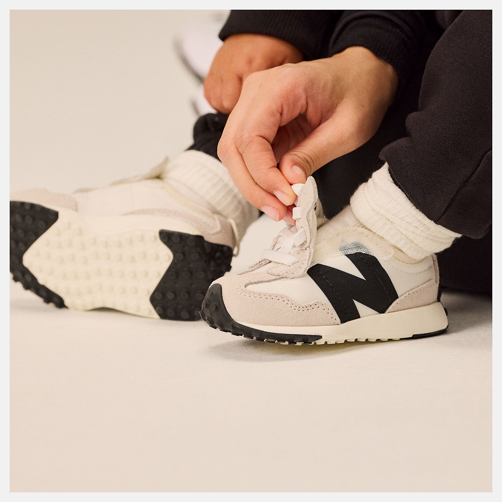 327 NEW-B Hook & Loop - New Balance